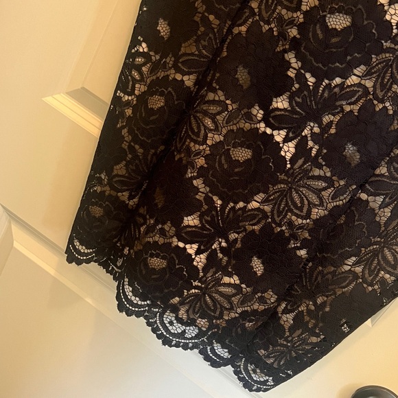 Alexia Admor Black and Cream Lace Midi Dress - Picture 5 of 5